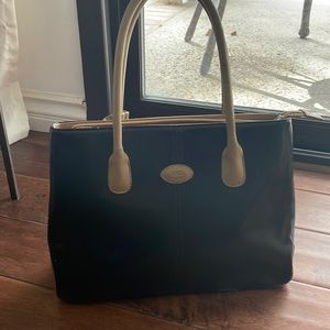 Selling a 1980s Tod’s handbag from Italy. Rarely worn!